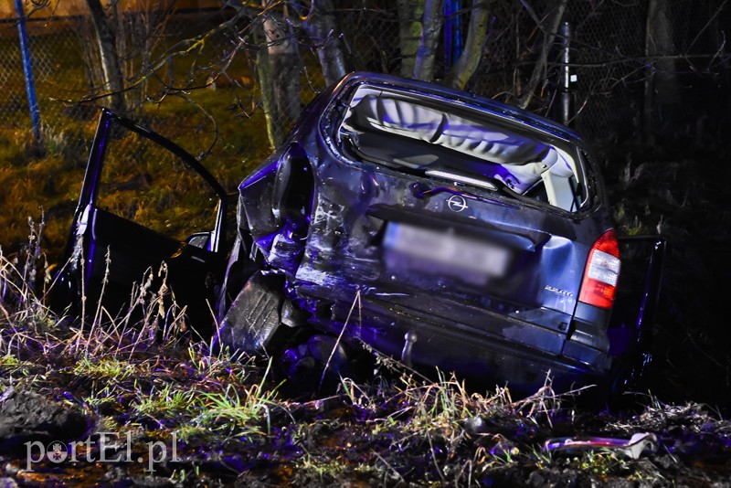 Uderzył w auto, stojce na poboczu zdjęcie nr 220280