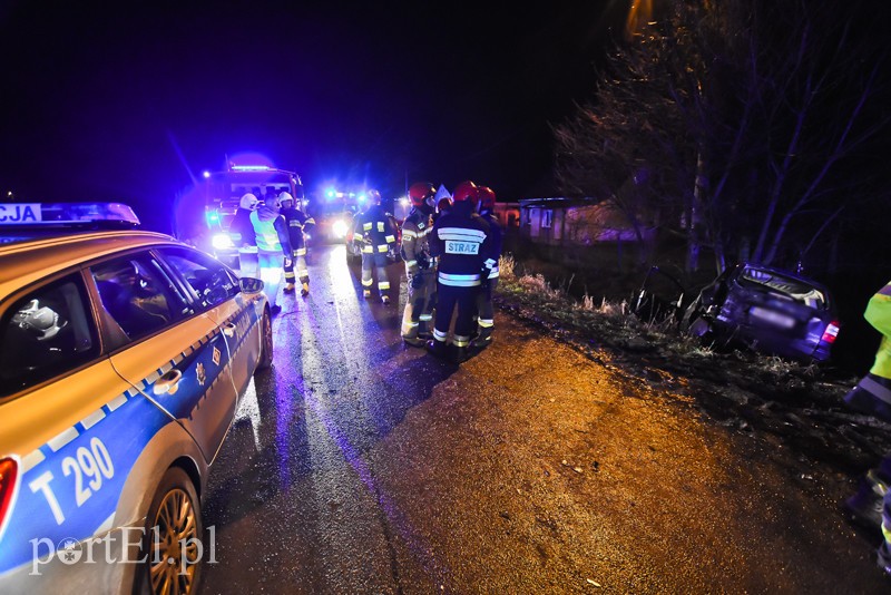 Uderzył w auto, stojce na poboczu zdjęcie nr 220282