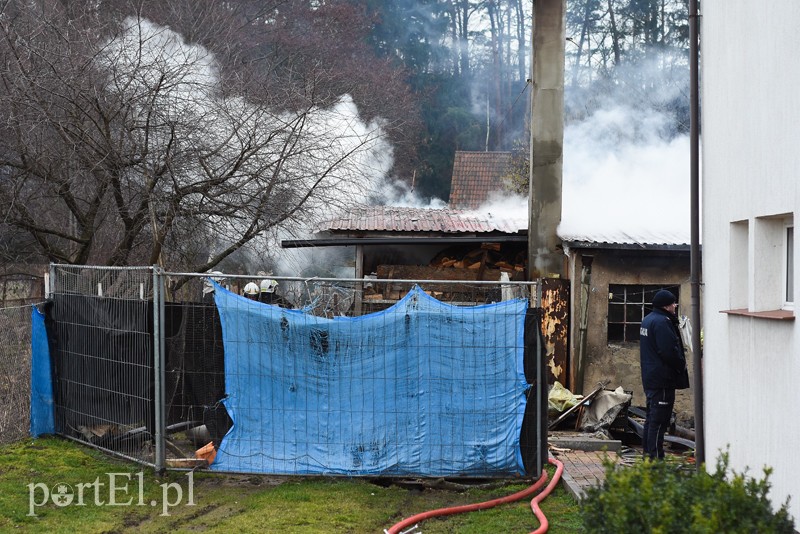 Pożar garażu z dwoma samochodami zdjęcie nr 220303