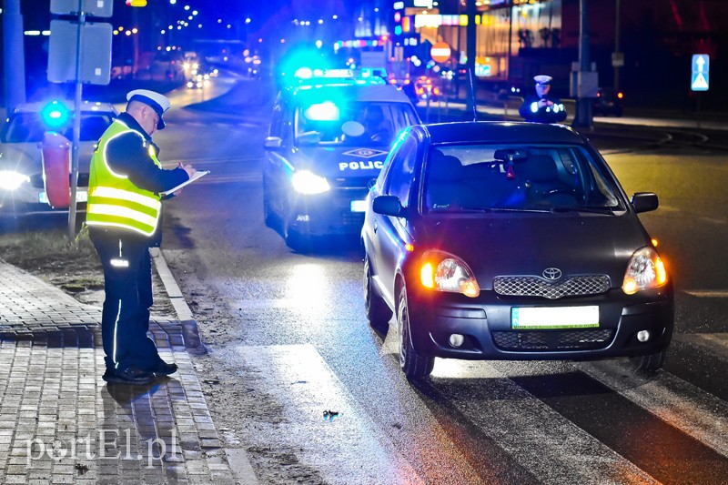 Kobieta potrącona na przejściu dla pieszych zdjęcie nr 220320