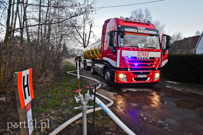 Pali się stolarnia w Dąbrowie, z ogniem walczy około 30 strażaków. zdjęcie nr 220468