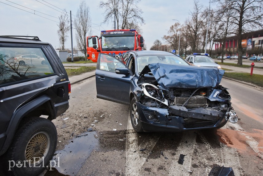 Kolizja trzech samochodów na al. Grunwaldzkiej zdjęcie nr 221678