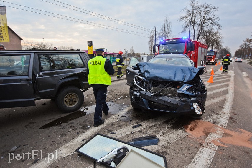 Kolizja trzech samochodów na al. Grunwaldzkiej zdjęcie nr 221671