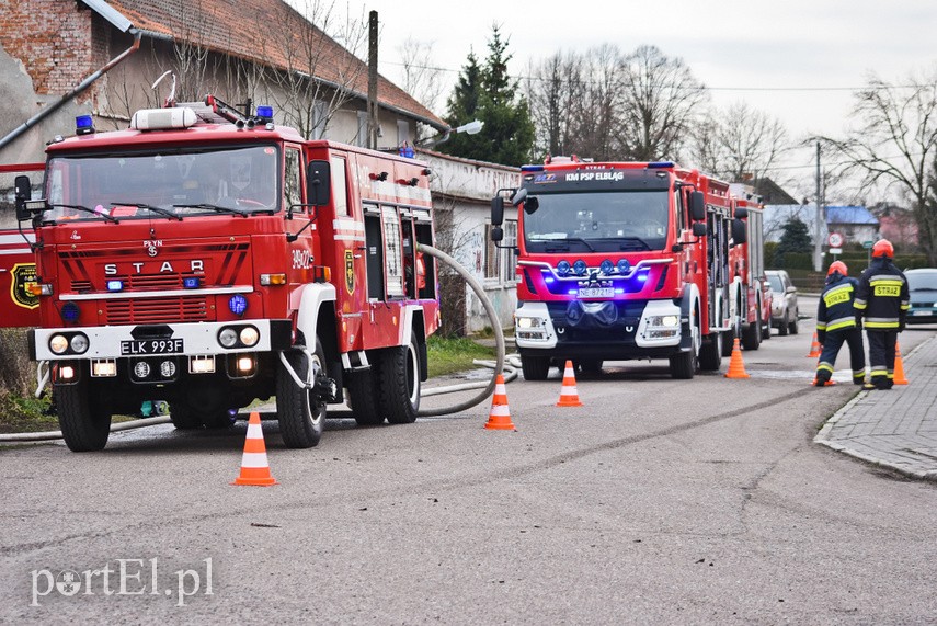 Pożar poddasza ponad 100-letniej kamienicy w Gronowie Elbląskim zdjęcie nr 222059