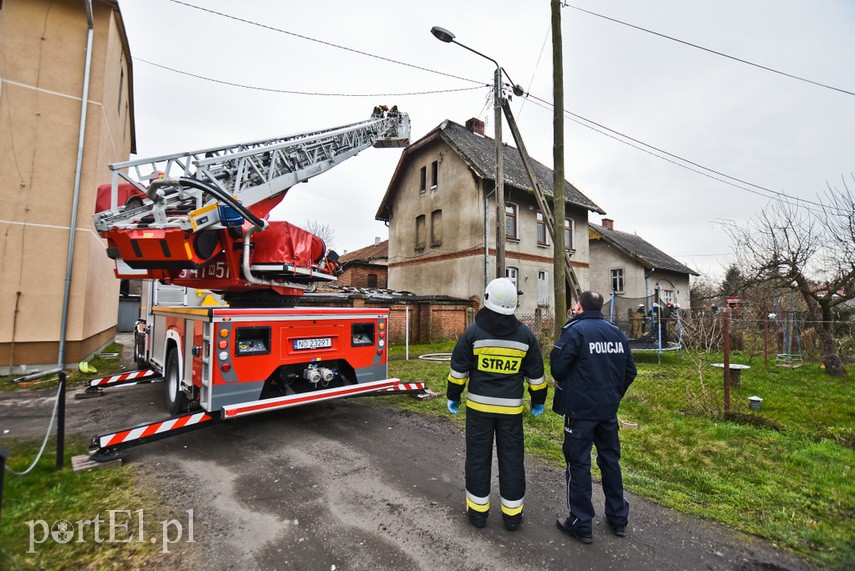 Pożar poddasza ponad 100-letniej kamienicy w Gronowie Elbląskim zdjęcie nr 222056