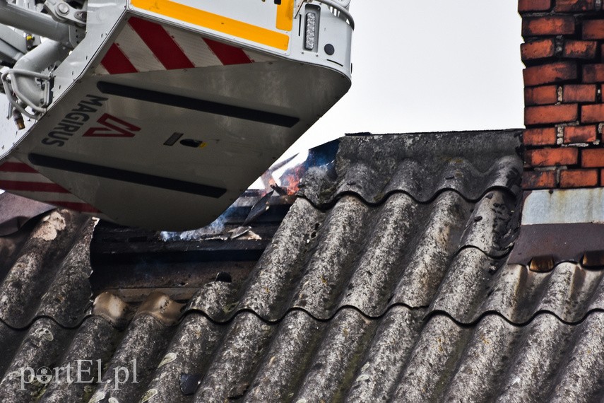 Pożar poddasza ponad 100-letniej kamienicy w Gronowie Elbląskim zdjęcie nr 222064