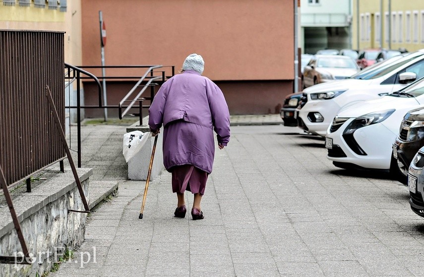 W Elblągu spokojnie, tylko ludzie jakby smutniejsi" zdjęcie nr 222500