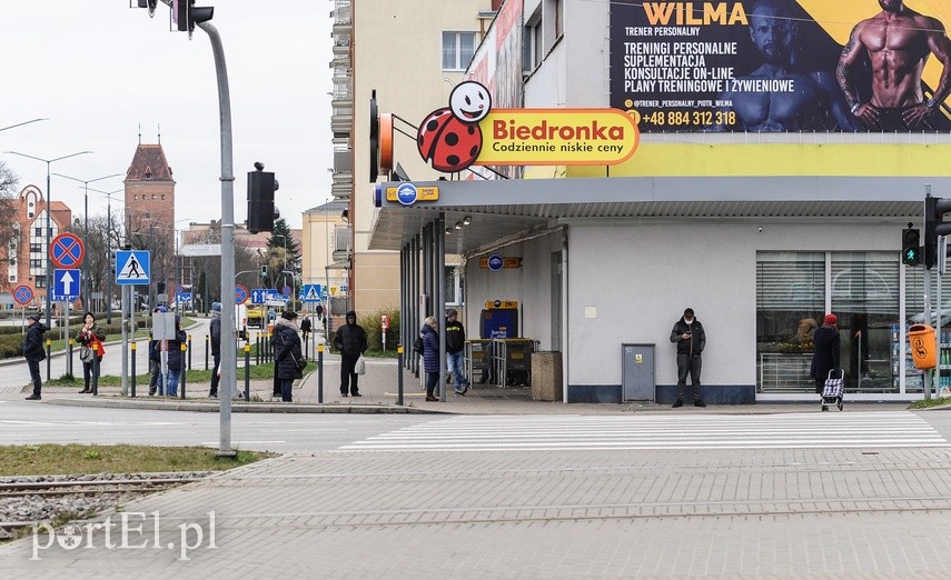 W Elblągu spokojnie, tylko ludzie jakby smutniejsi" zdjęcie nr 222493