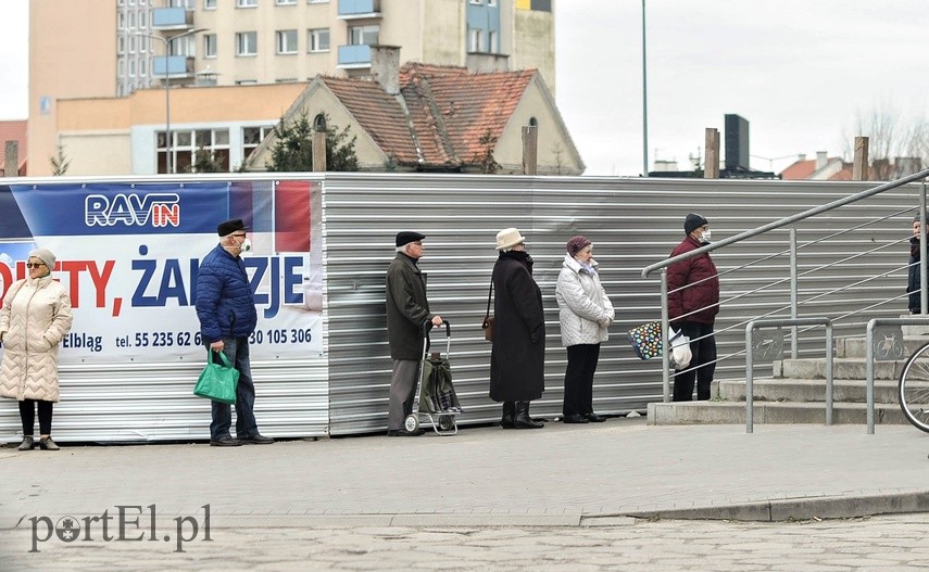 W Elblągu spokojnie, tylko ludzie jakby smutniejsi" zdjęcie nr 222469