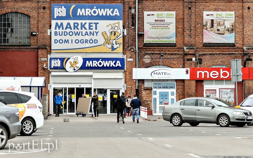 W Elblągu spokojnie, tylko ludzie jakby smutniejsi" zdjęcie nr 222504