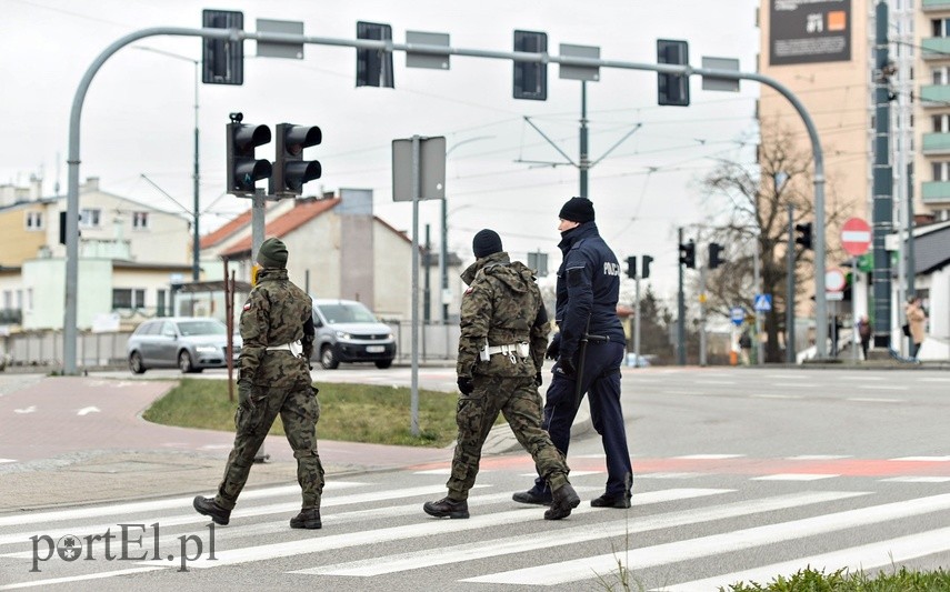 W Elblągu spokojnie, tylko ludzie jakby smutniejsi" zdjęcie nr 222502