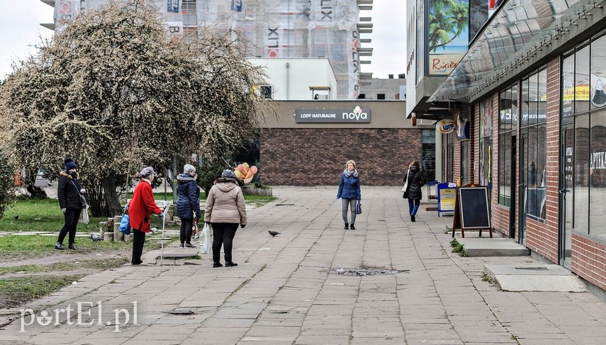 W Elblągu spokojnie, tylko ludzie jakby smutniejsi" zdjęcie nr 222480