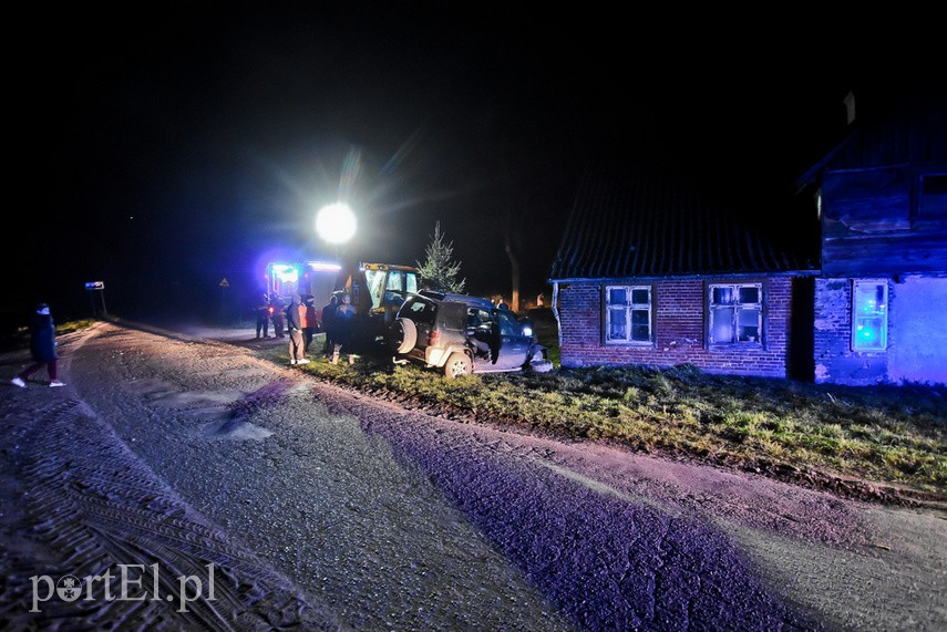 Kierowca jeepa uderzył w dom w Borzynowie zdjęcie nr 222853