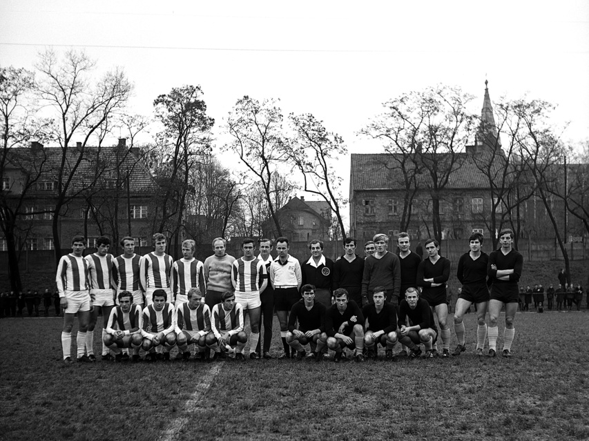 Elbląska piłka nożna z lat 70. na zdjęciach Czesława Misiuka zdjęcie nr 222873