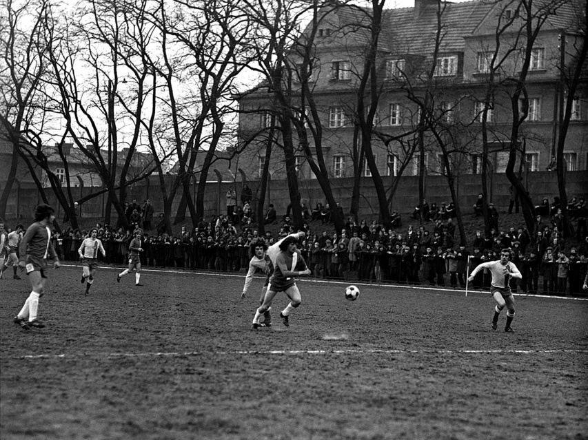 Elbląska piłka nożna z lat 70. na zdjęciach Czesława Misiuka zdjęcie nr 222881