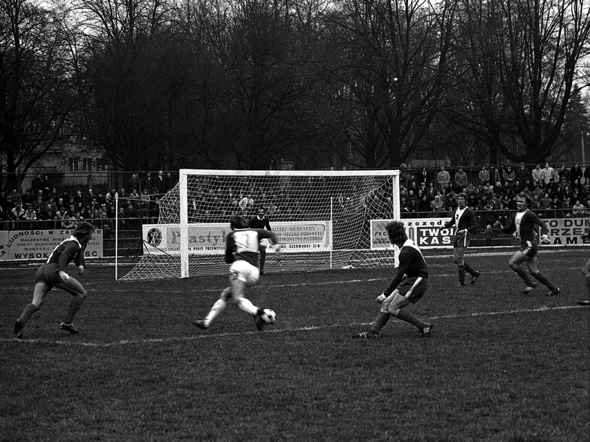 Elbląska piłka nożna z lat 70. na zdjęciach Czesława Misiuka zdjęcie nr 222883