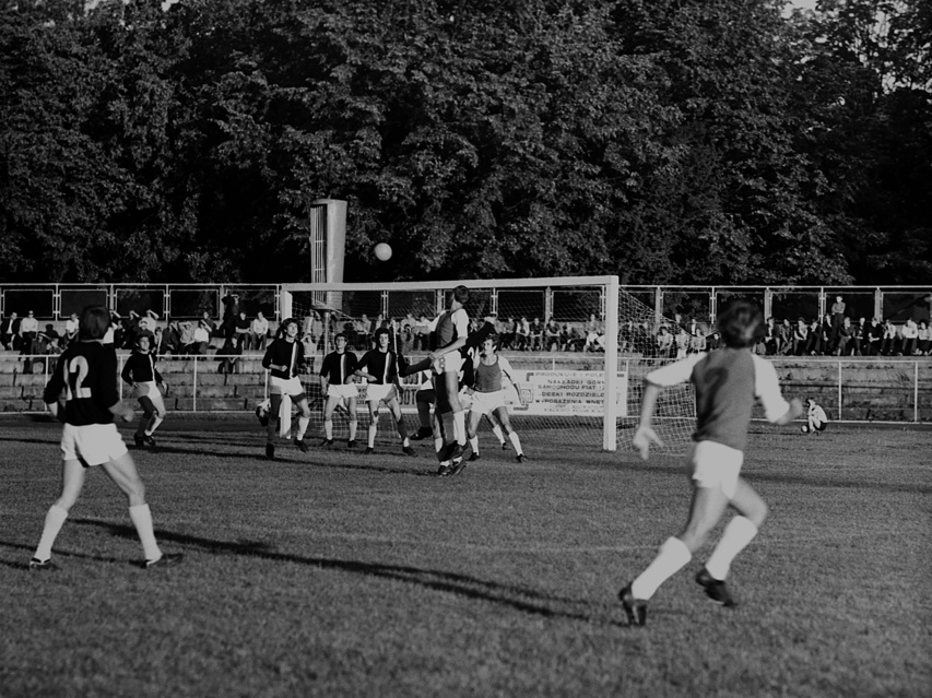 Elbląska piłka nożna z lat 70. na zdjęciach Czesława Misiuka zdjęcie nr 222871