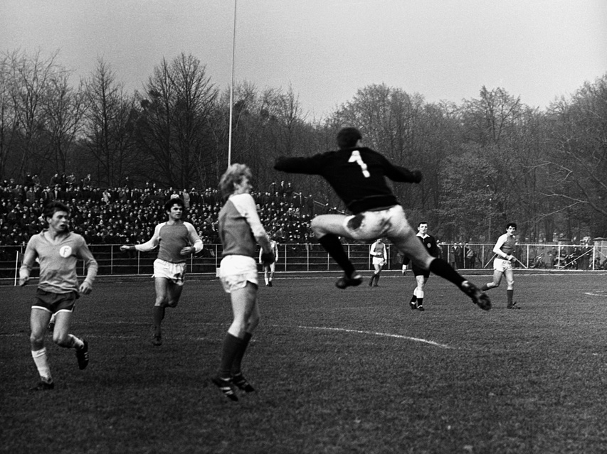 Elbląska piłka nożna z lat 70. na zdjęciach Czesława Misiuka zdjęcie nr 222893