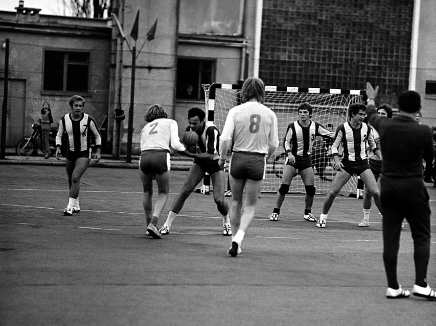 Elbląski sport z lat 70. na zdjęciach Czesława Misiuka: Piłka ręczna zdjęcie nr 223234