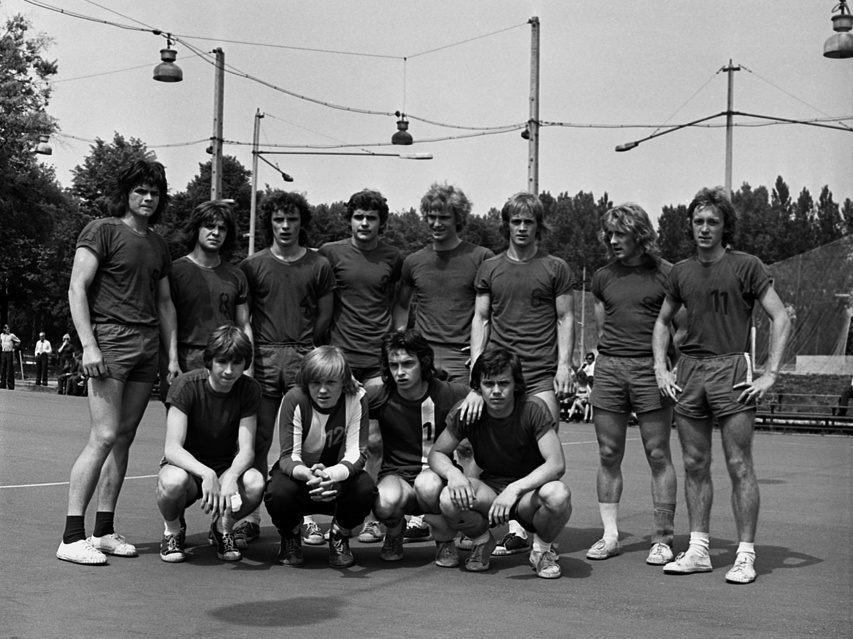Elbląski sport z lat 70. na zdjęciach Czesława Misiuka: Piłka ręczna zdjęcie nr 223246