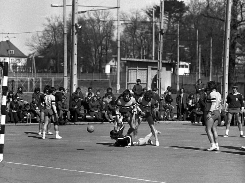 Elbląski sport z lat 70. na zdjęciach Czesława Misiuka: Piłka ręczna zdjęcie nr 223231