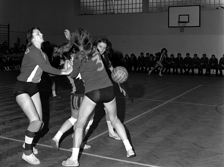 Elbląski sport z lat 70. na zdjęciach Czesława Misiuka: Piłka ręczna zdjęcie nr 223255