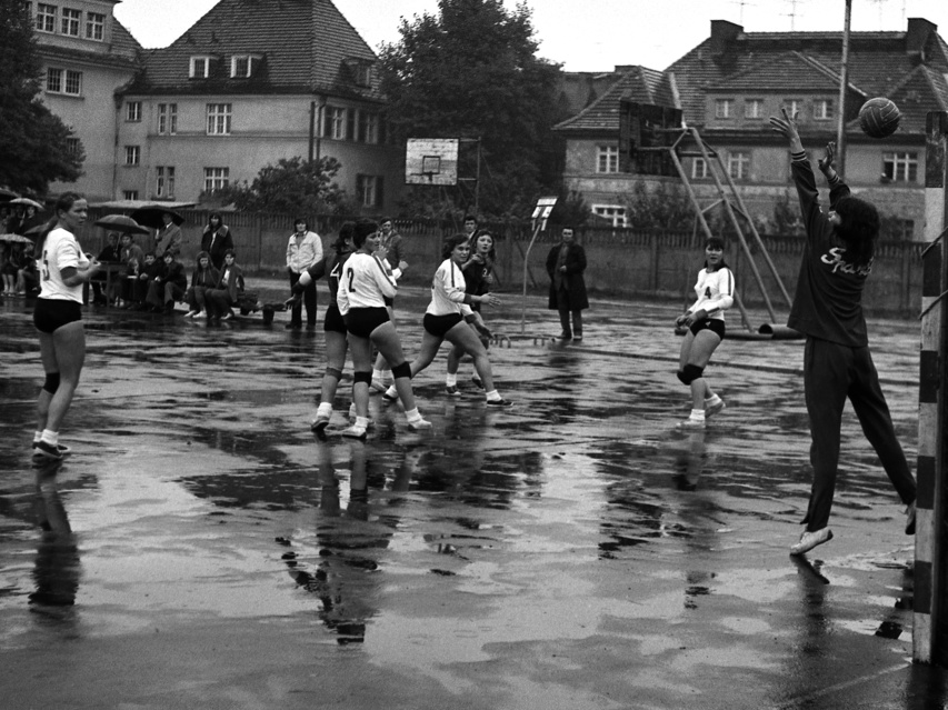 Elbląski sport z lat 70. na zdjęciach Czesława Misiuka: Piłka ręczna zdjęcie nr 223258