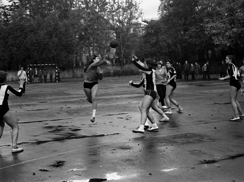 Elbląski sport z lat 70. na zdjęciach Czesława Misiuka: Piłka ręczna zdjęcie nr 223244