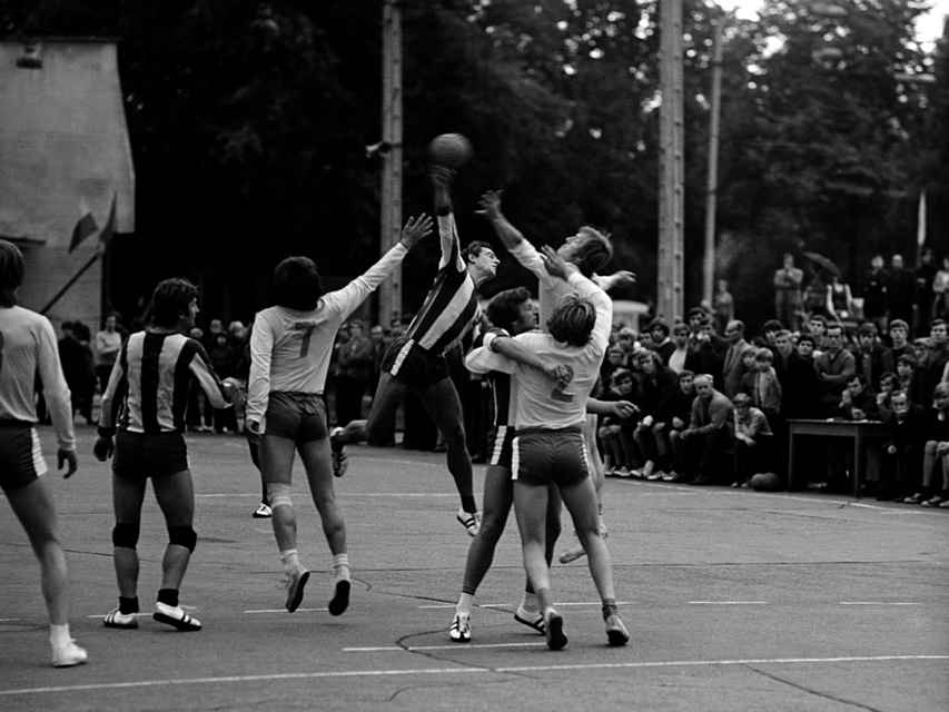 Elbląski sport z lat 70. na zdjęciach Czesława Misiuka: Piłka ręczna zdjęcie nr 223233
