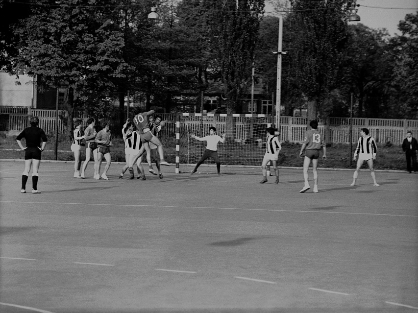 Elbląski sport z lat 70. na zdjęciach Czesława Misiuka: Piłka ręczna zdjęcie nr 223238