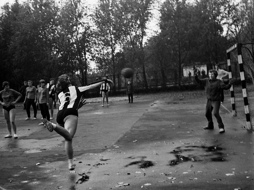 Elbląski sport z lat 70. na zdjęciach Czesława Misiuka: Piłka ręczna zdjęcie nr 223243
