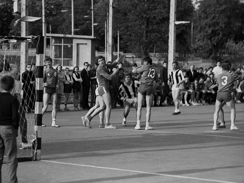 Elbląski sport z lat 70. na zdjęciach Czesława Misiuka: Piłka ręczna zdjęcie nr 223239