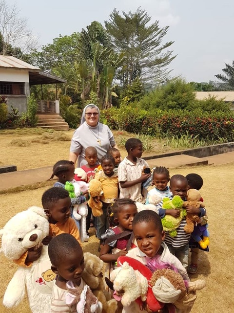  Dzieci z Afryki w końcu mogą przytulić swoje misie zdjęcie nr 223280