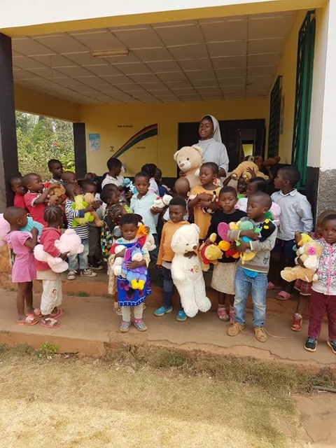  Dzieci z Afryki w końcu mogą przytulić swoje misie zdjęcie nr 223277