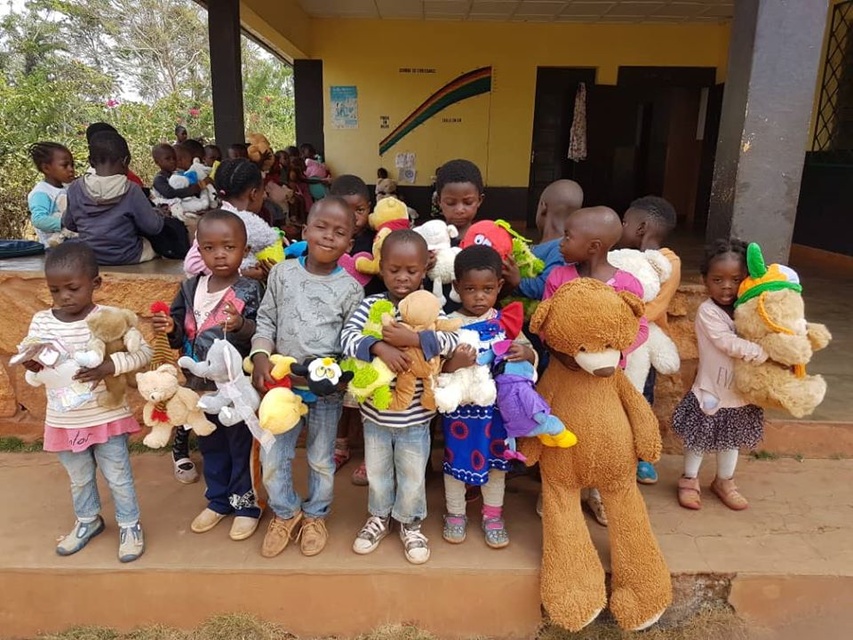  Dzieci z Afryki w końcu mogą przytulić swoje misie zdjęcie nr 223281