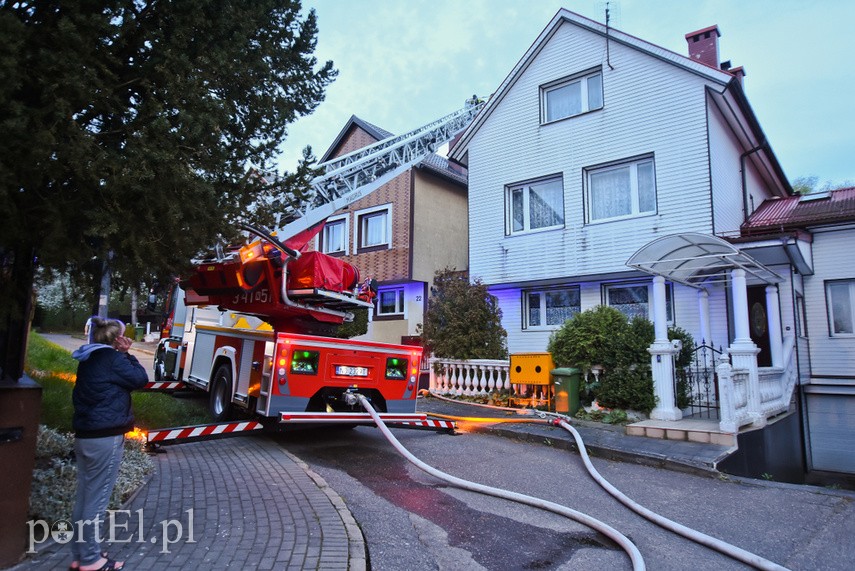 Pożar dachu domu jednorodzinnego przy ul. Warmińskiej zdjęcie nr 223309