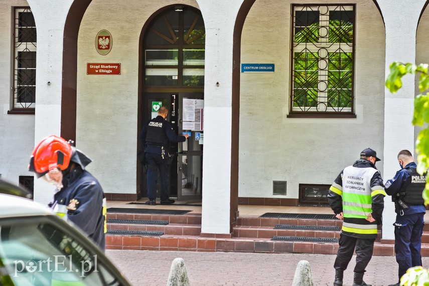 Alarm bombowy w Urzędzie Skarbowym w Elblągu zdjęcie nr 223686