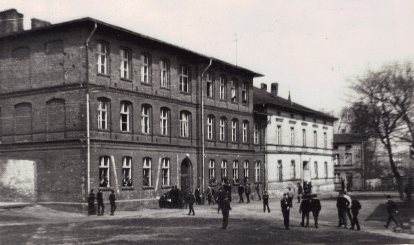 Siedziba szkoły przy ul. Zamkowej 16a, (lata 60 - te; czwarta siedziba szkoły)