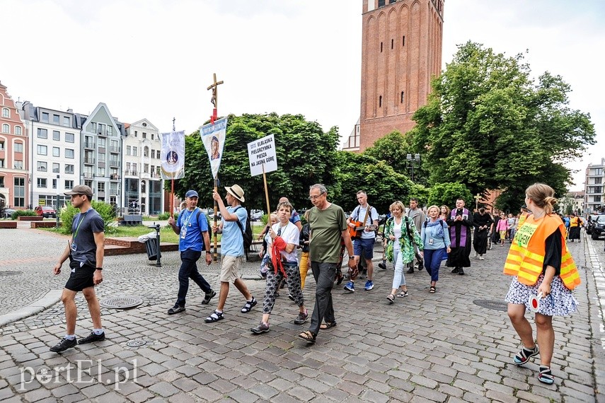 "Prosimy o to, żeby pandemia się skończyła". Ruszyła elbląska pielgrzyma piesza zdjęcie nr 227154