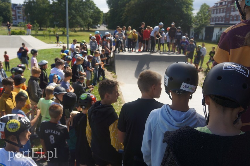 Hulajnogowe show w skateparku zdjęcie nr 227360