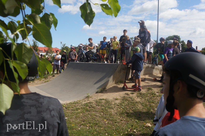 Hulajnogowe show w skateparku zdjęcie nr 227361