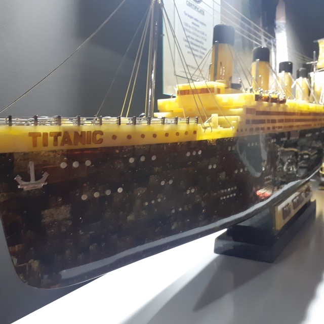 1,5-metrowy Titanic z bursztynu. Sztutowianin w Księdze rekordów Guinnessa zdjęcie nr 227386