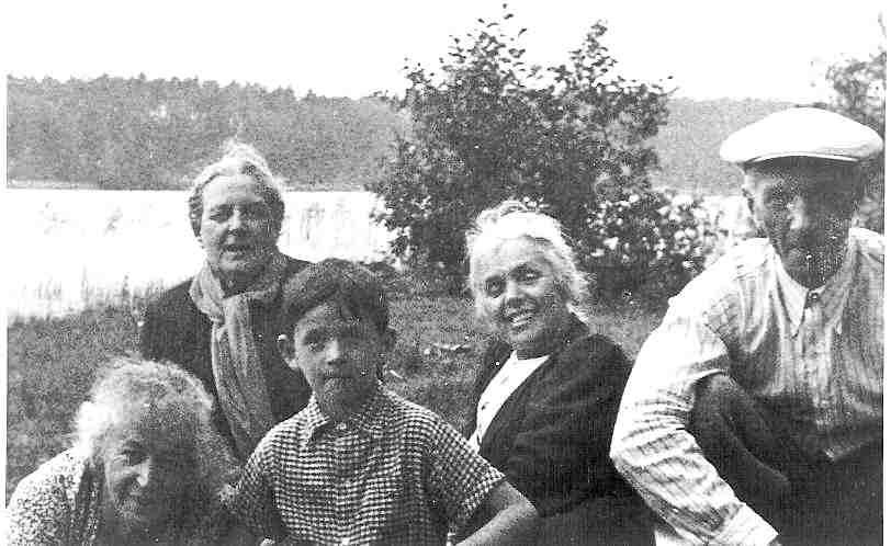 Sierpień 1939 r.  Zdjęcie nad jez. Okonin. Wiktor Szandorowski wiele czasu spędził w wodach jeziora mistrzowsko