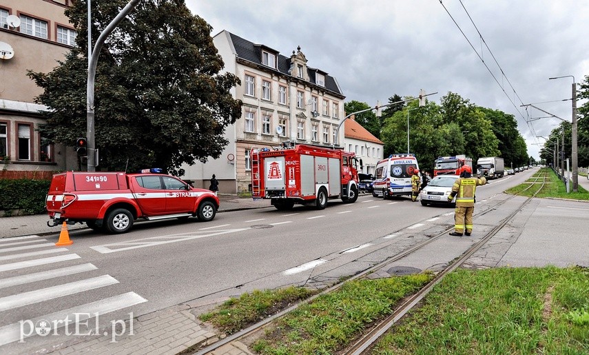 85-latek uderzył golfem w latarnię na Bema zdjęcie nr 227646