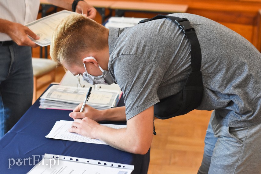 Maturzyści poznali wyniki egzaminów i odebrali świadectwa dojrzałości zdjęcie nr 227921