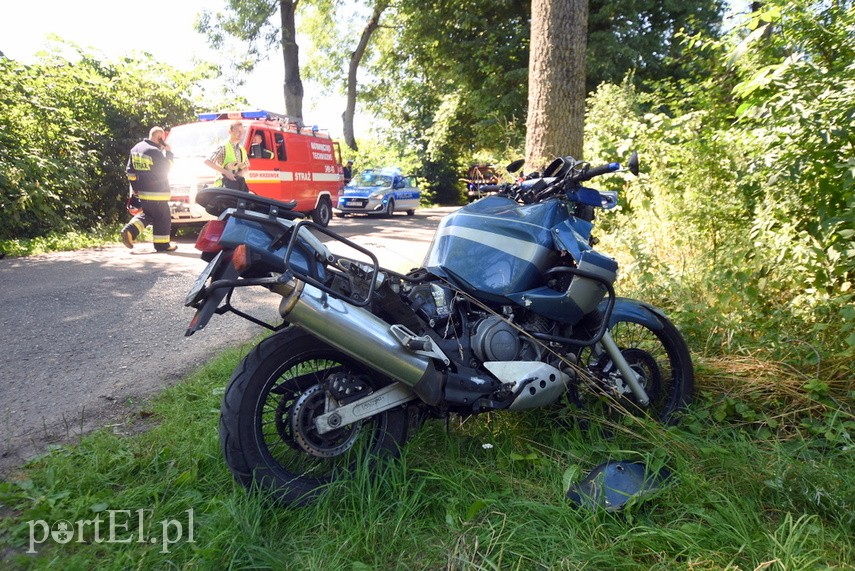 Motocyklista uderzył w maszynę rolniczą zdjęcie nr 227936
