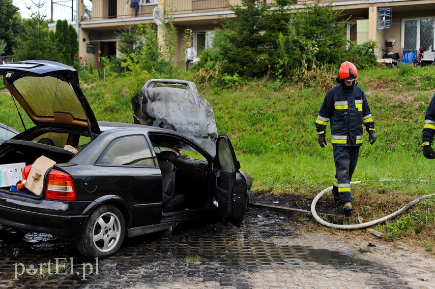 Pożar opla na ul. Łęczyckiej zdjęcie nr 228211