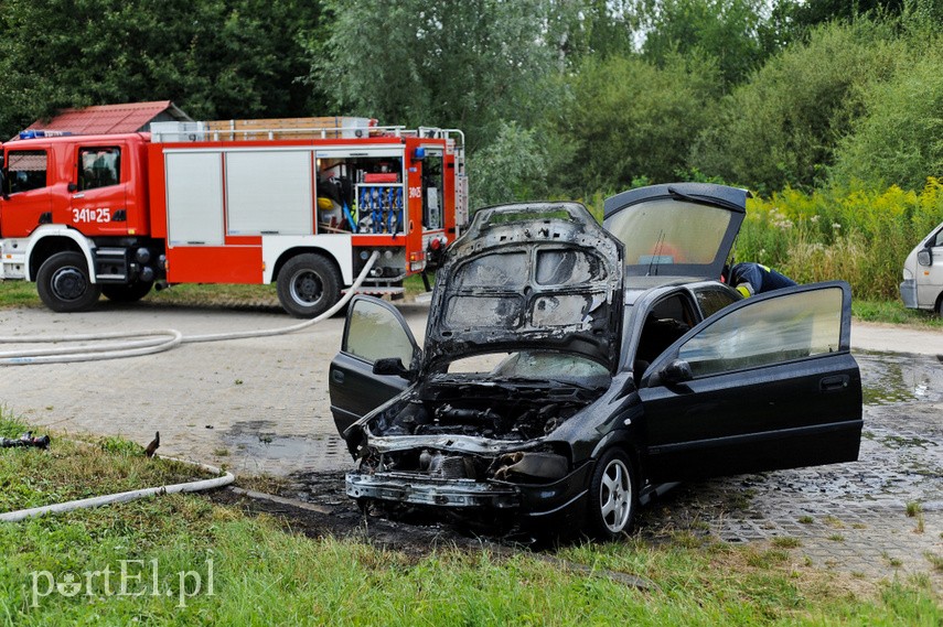 Pożar opla na ul. Łęczyckiej zdjęcie nr 228203