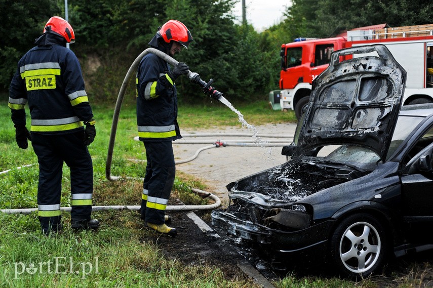 Pożar opla na ul. Łęczyckiej zdjęcie nr 228205