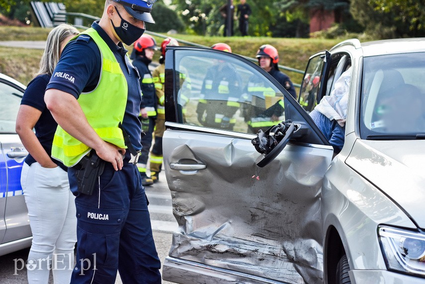 Zderzenie nissana z audi pod szkołą muzyczną zdjęcie nr 228303